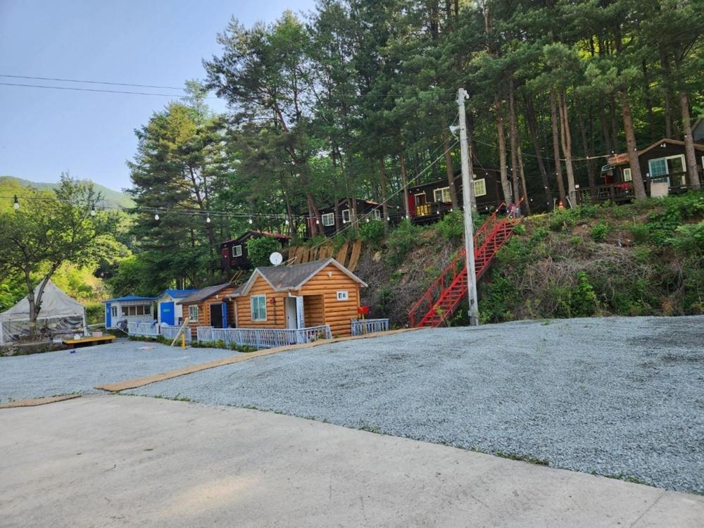 Hongcheon Gongjaksan Recreational Forest Pension Zimmer foto