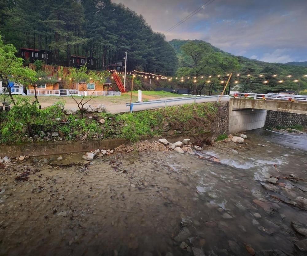 Hongcheon Gongjaksan Recreational Forest Pension Exterior foto